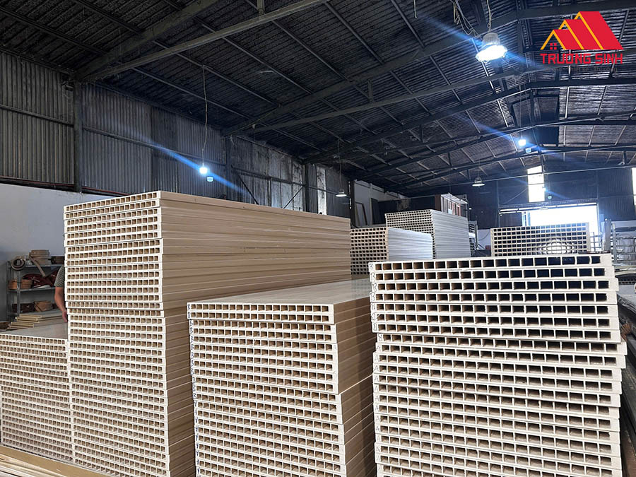 Kiểm tra và bảo quản phôi cửa Composite